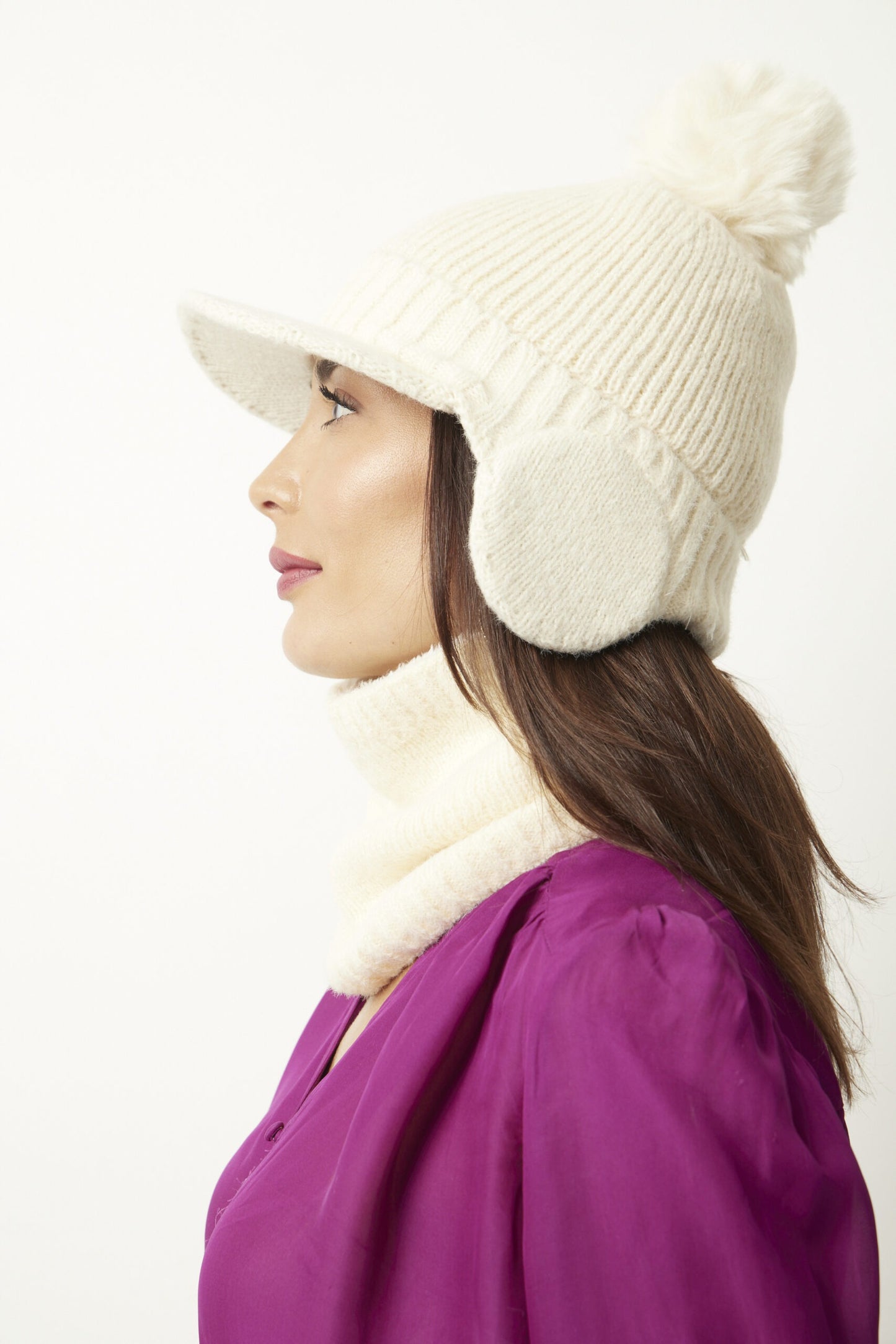 Side view woman wearing Beanie and Neck Warmer – Off White