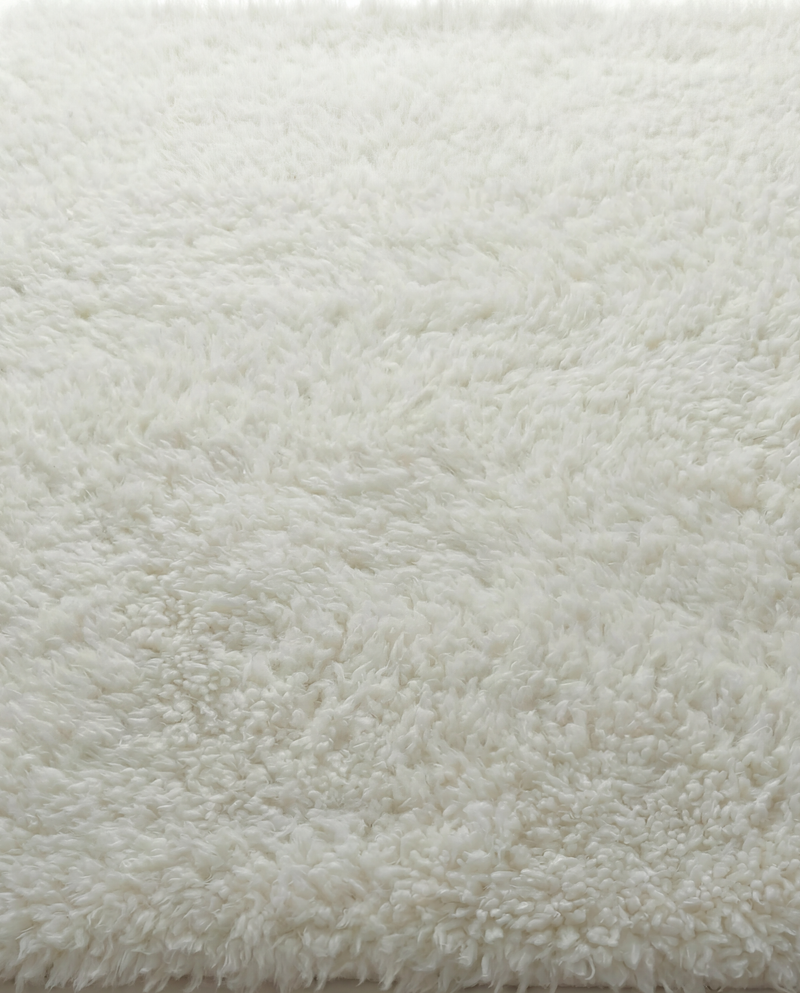 Lamb’s Wool Throw in Ivory with a soft, natural wool texture.