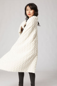 Rosebud Classic Throw in Ivory shot 3, view 4