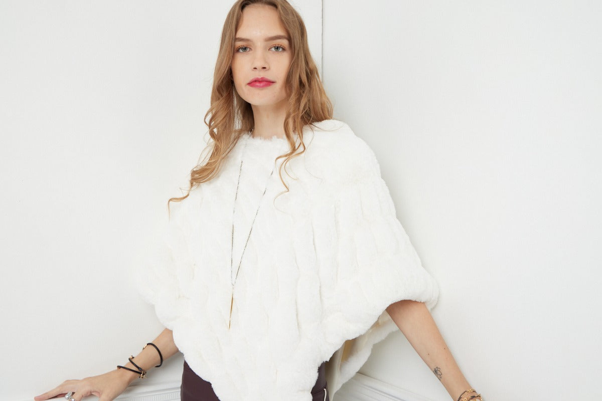 Close view of Poncho – Florence Ivory