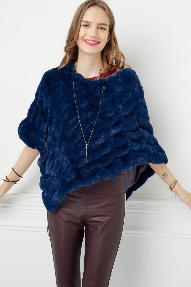 Woman wearing Poncho – Florence Navy