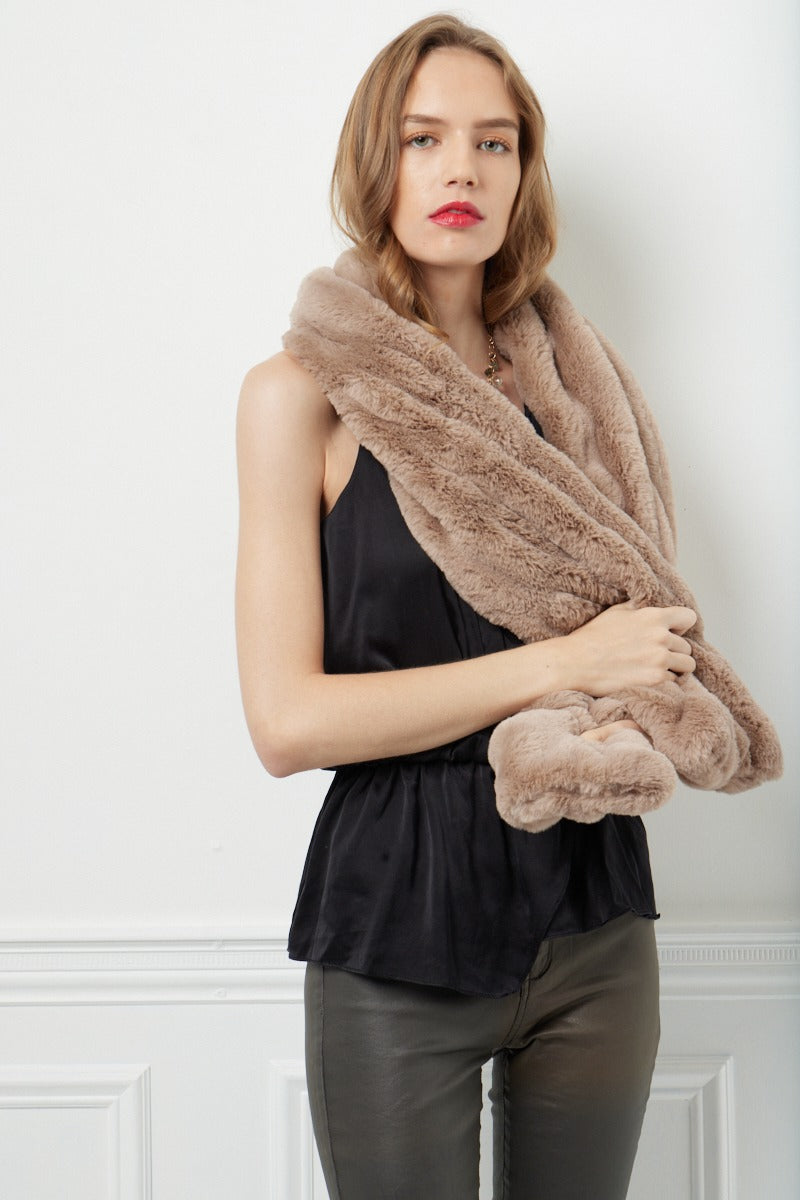 Woman wearing Long Scarf – Florence Mocha