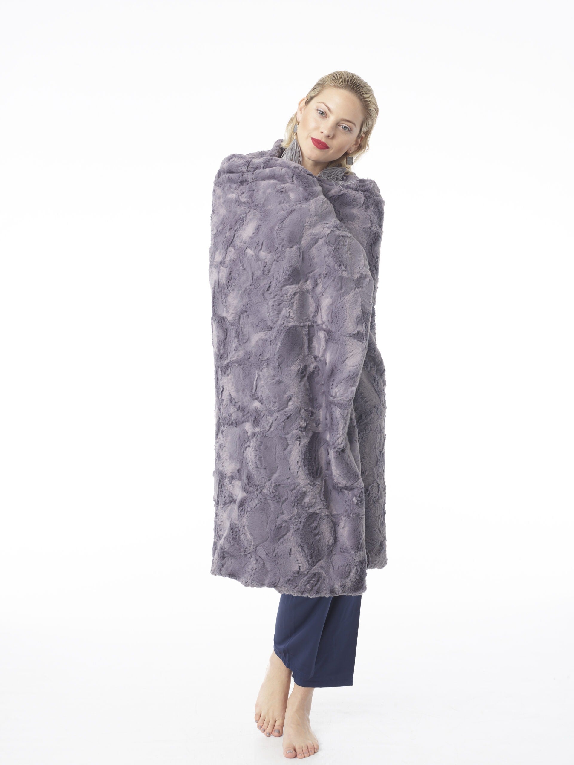 Throw Lux Rabbit Taupe – Tourance