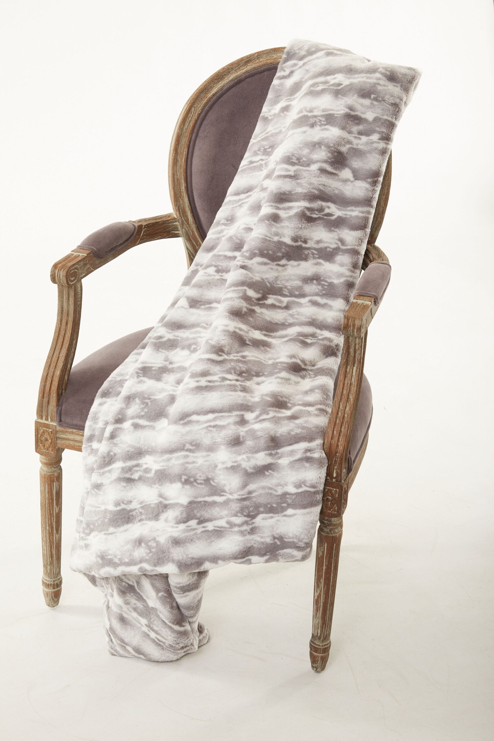 Sydney Throw – Silver and Ivory on brown chair